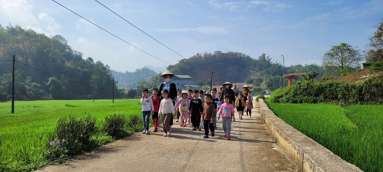 TRƯỜNG MẦM NON THANH MINH TỔ CHỨC CHO TRẺ KHỐI MẪU GIÁO THAM GIA HOẠT ĐỘNG TRẢI NGHIỆM NHÂN KỶ NIỆM 50 NĂM NGÀY GIẢI PHÓNG MIỀN NAM THỐNG NHẤT ĐẤT NƯỚC (30/4/1975 – 30/4/2025)